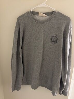 Classic Men's Grey Crewneck Sweatshirt - Casual Comfort